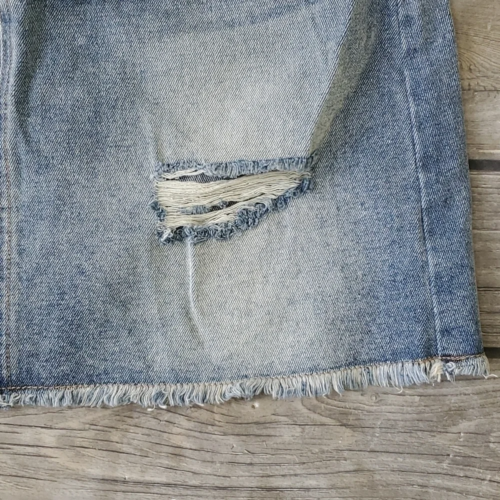 NWT Francesca's Harper Distressed Denim Skirt Sz Med - Picture 3 of 6